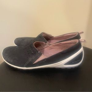 Ecco Womens size 37 Biom Lite Slide Black Leather Slip on Cushion Grip Sole Flat